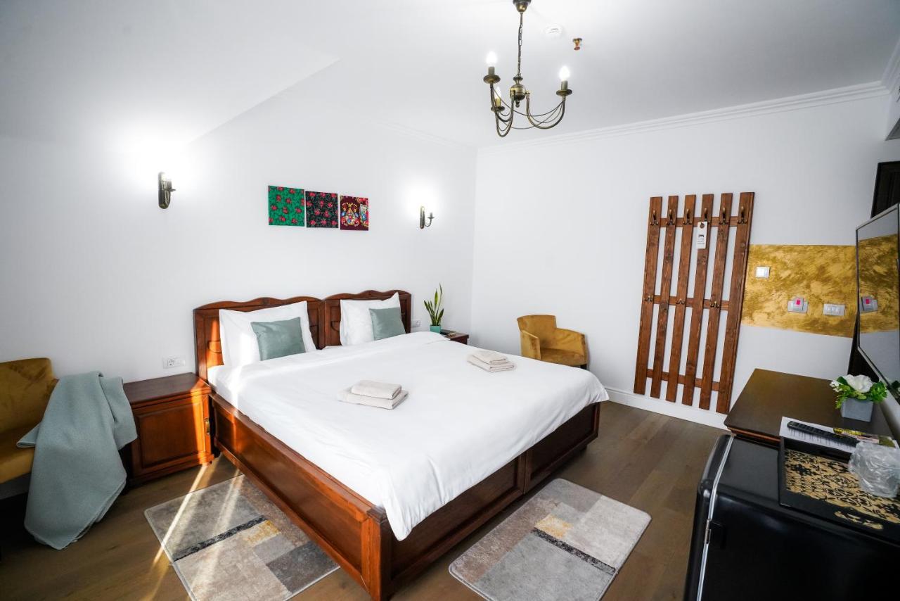 Hotel Yara Vişeu de Sus Buitenkant foto
