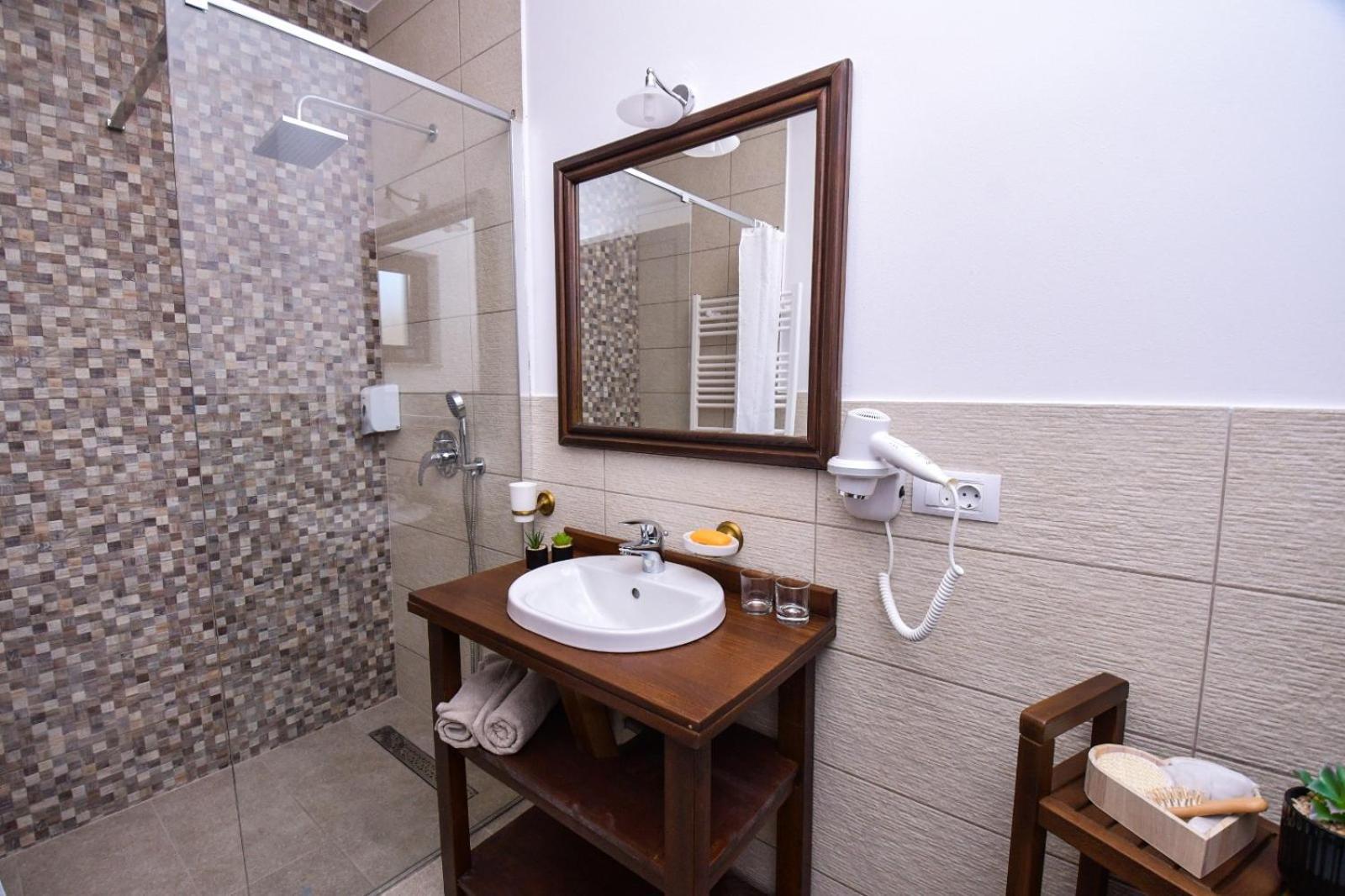 Hotel Yara Vişeu de Sus Buitenkant foto