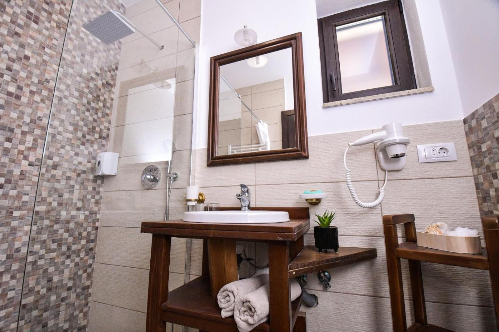 Hotel Yara Vişeu de Sus Buitenkant foto